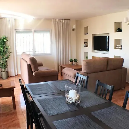2 Bedroom Paradorares Ne Apartman *